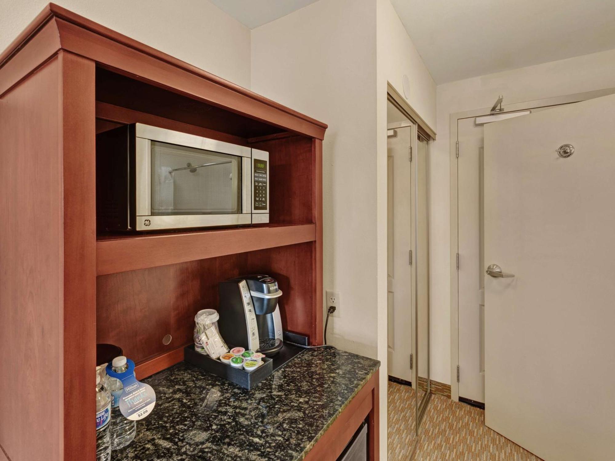 Hilton Garden North Quail Springs 3*