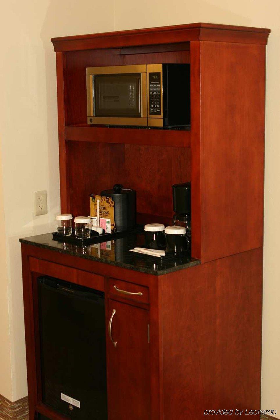Hilton Garden North Quail Springs 3*