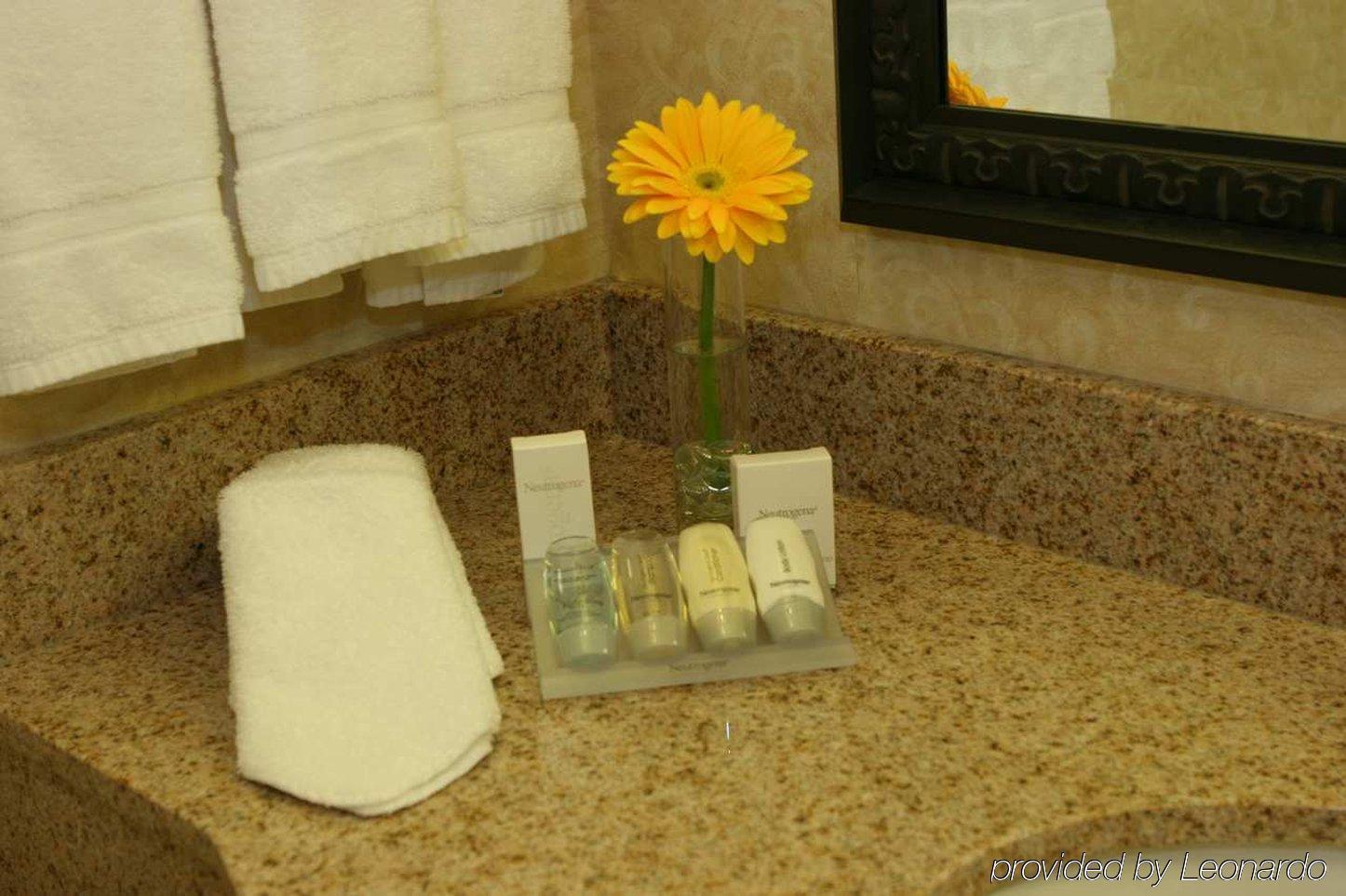 Hilton Garden North Quail Springs Hotel 3*